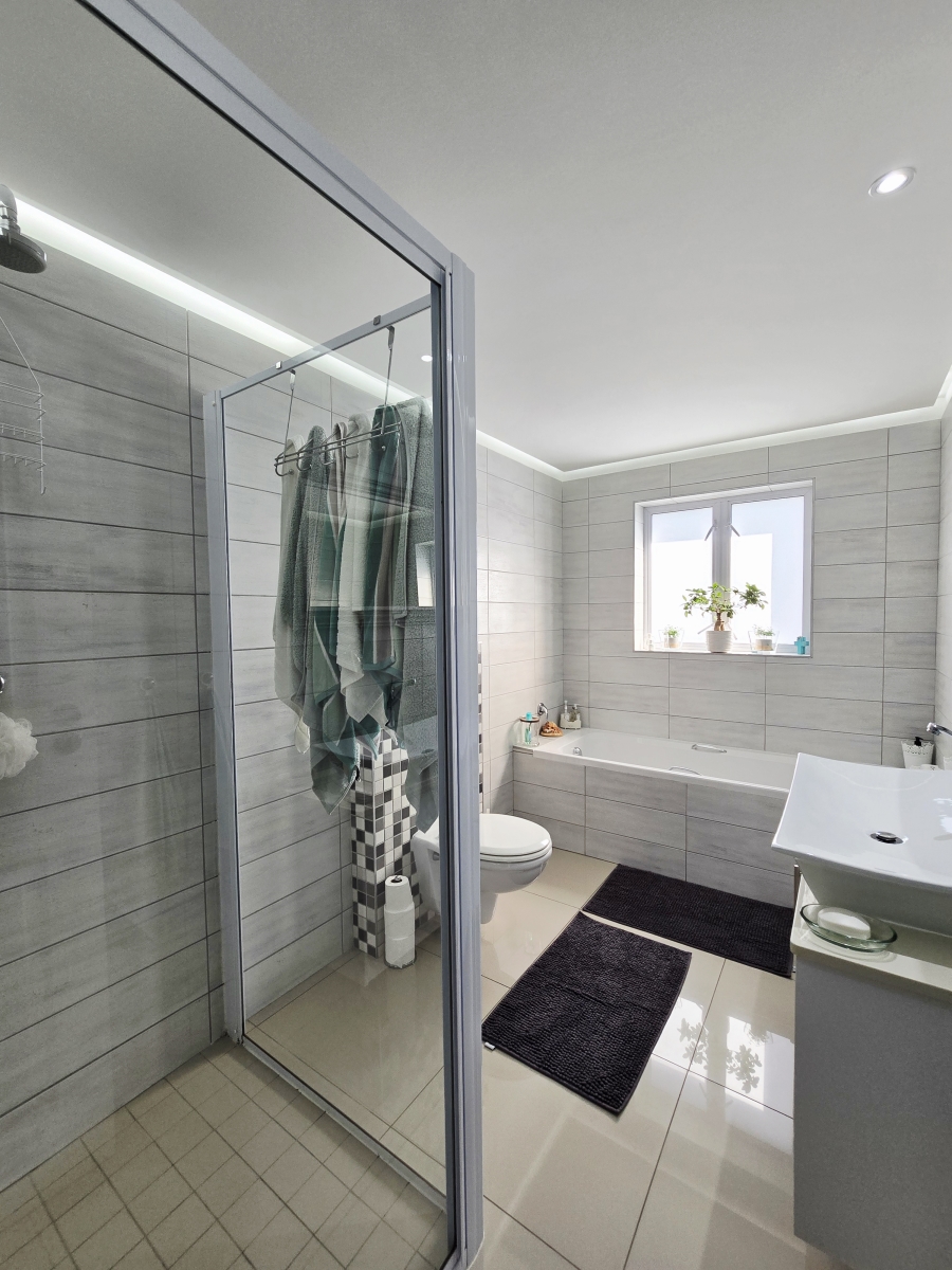 3 Bedroom Property for Sale in Kraaibosch Country Estate Western Cape